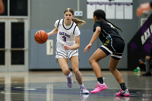 BH #3 Evia Barbu with the ball